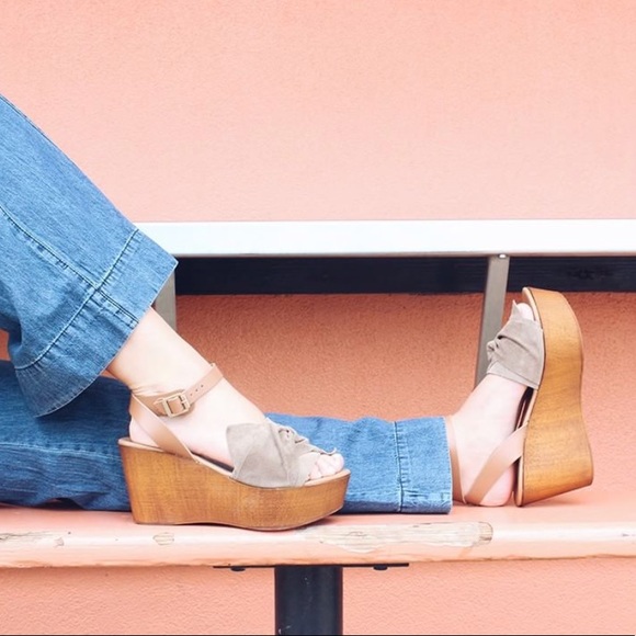 Knotted Vintage Feel Wooden Platform - Picture 3 of 5